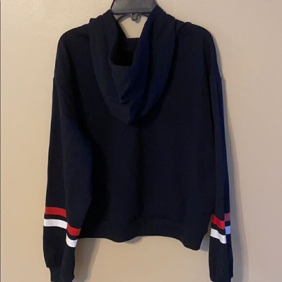 Manhattan Woman’s Varsity Sports Cropped Hoodie - Picture 6 of 6